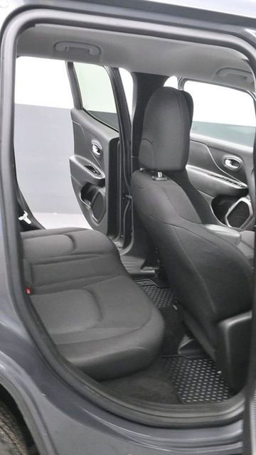 Used 2023 Jeep Renegade Latitude image 12