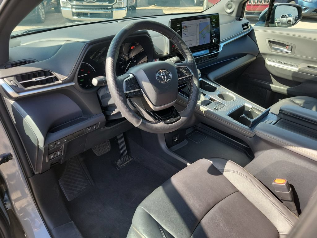 Used 2023 Toyota Sienna XLE Woodland Edition AWD/4WD image 25