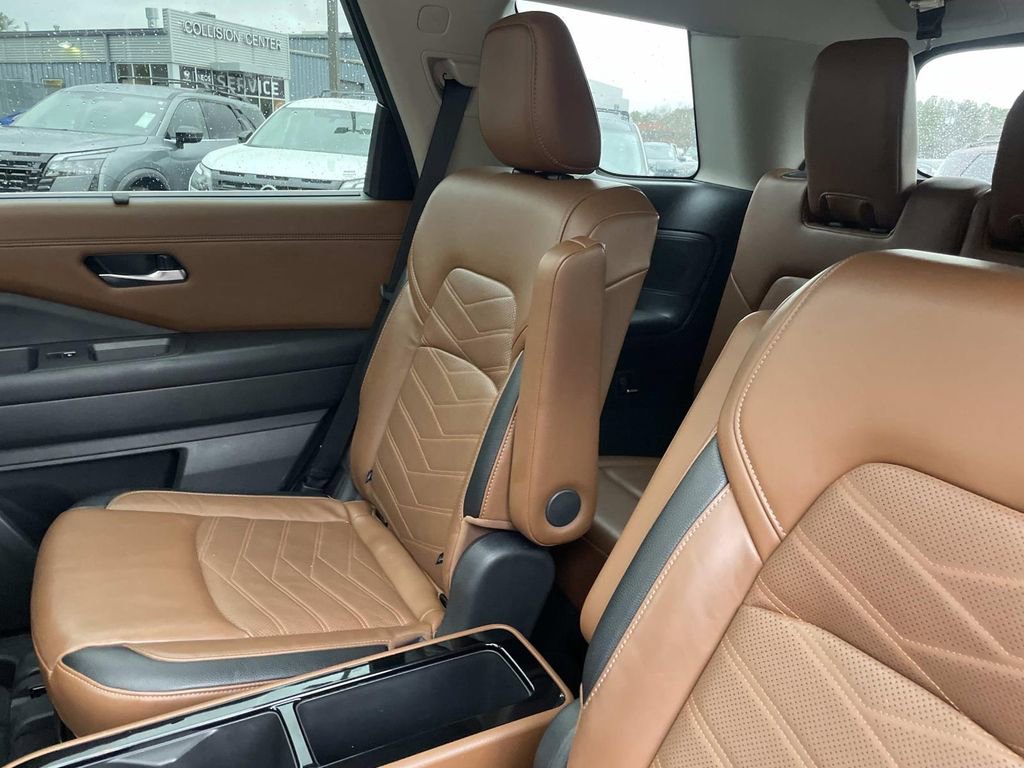 Certified 2022 Nissan Pathfinder Platinum w/ Cargo Package image 18