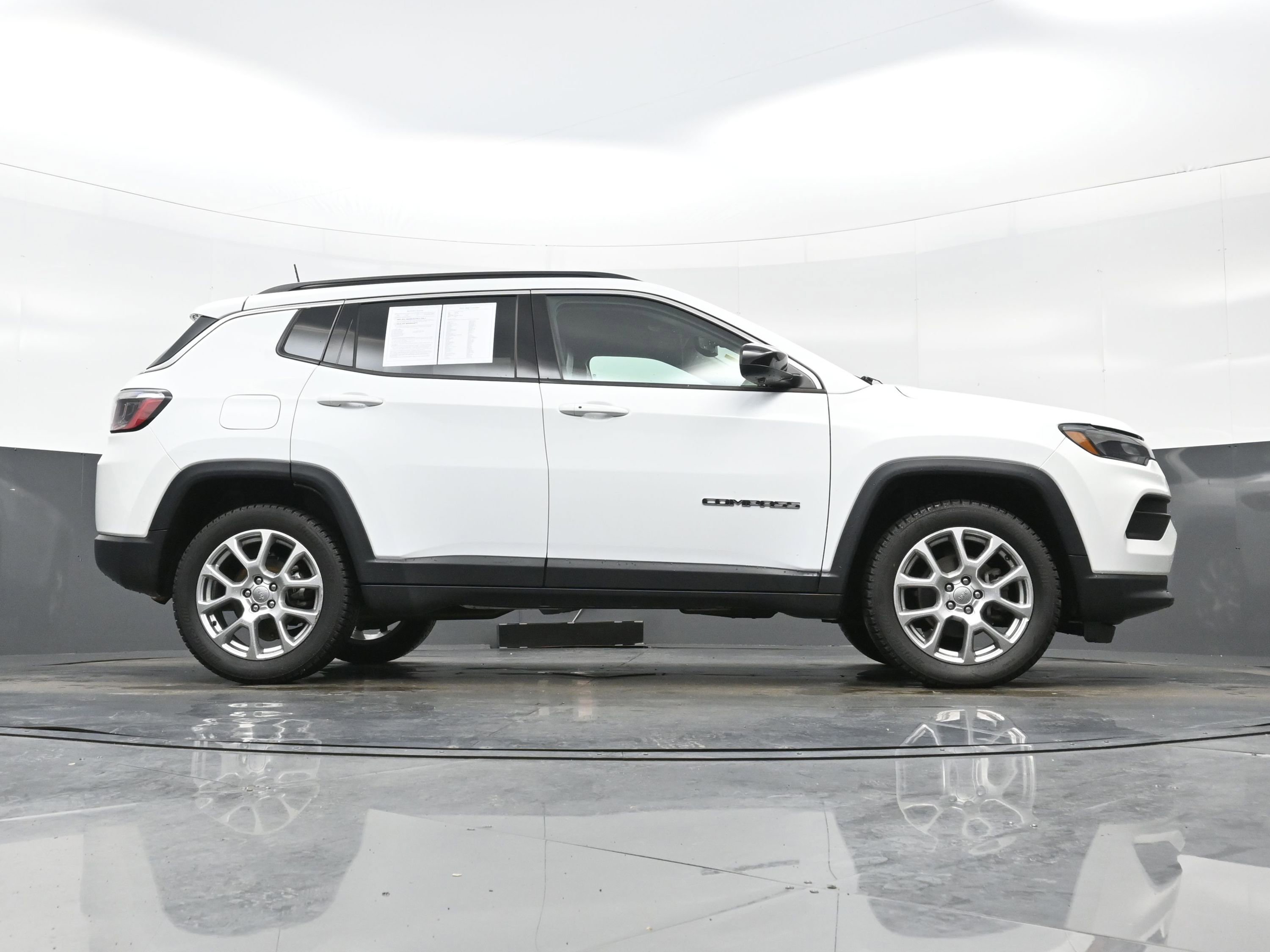 Used 2022 Jeep Compass Latitude image 29