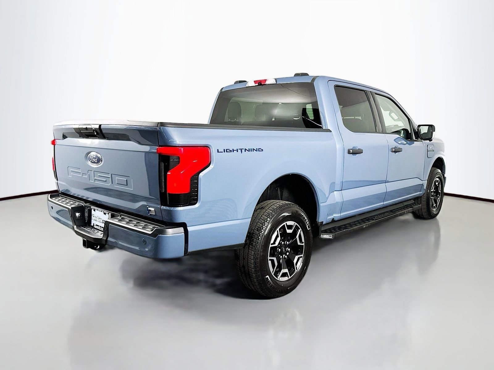 Used 2023 Ford F150 Lightning XLT AWD/4WD image 7