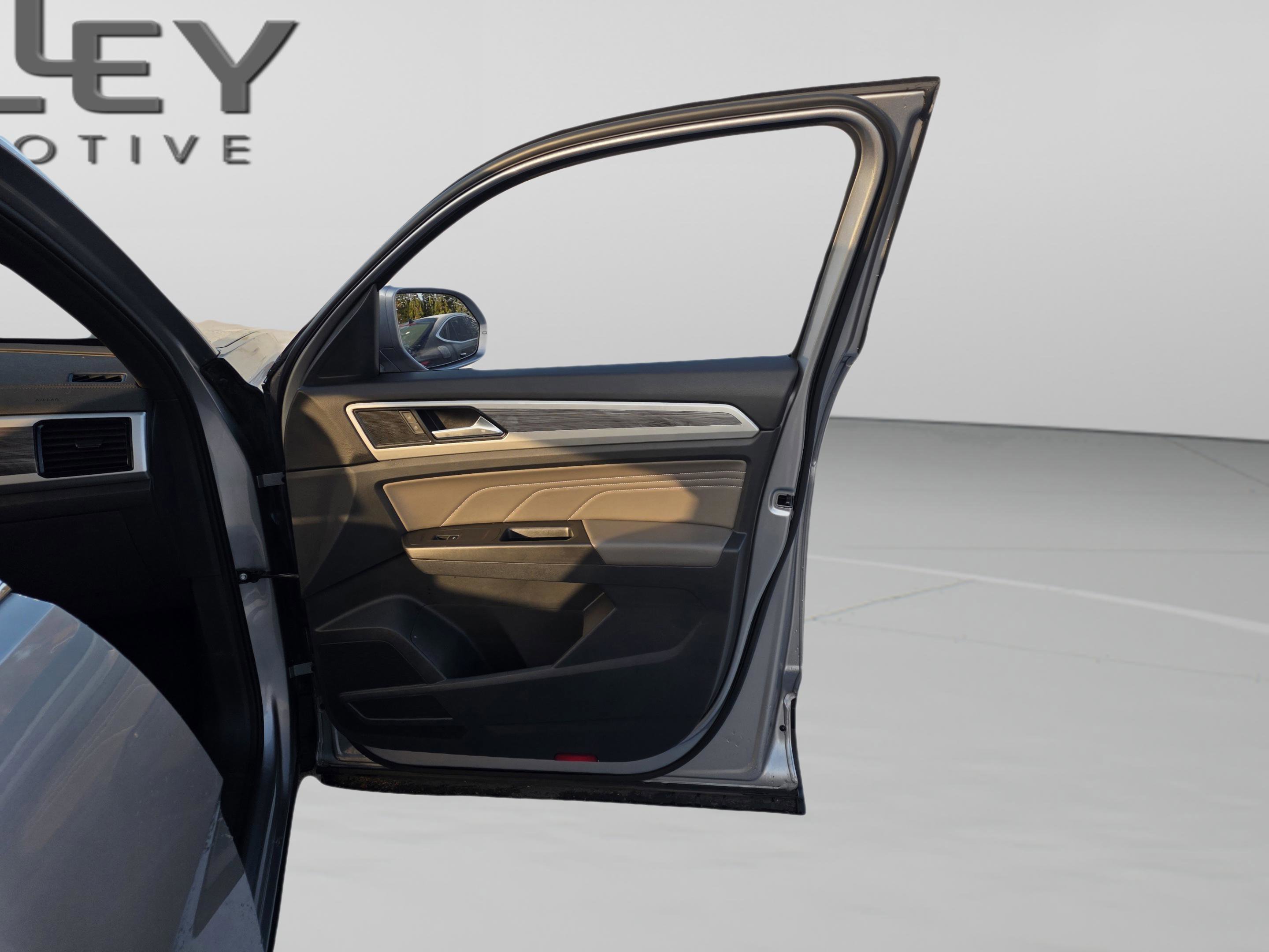 Used 2022 Volkswagen Atlas Cross Sport SE image 26