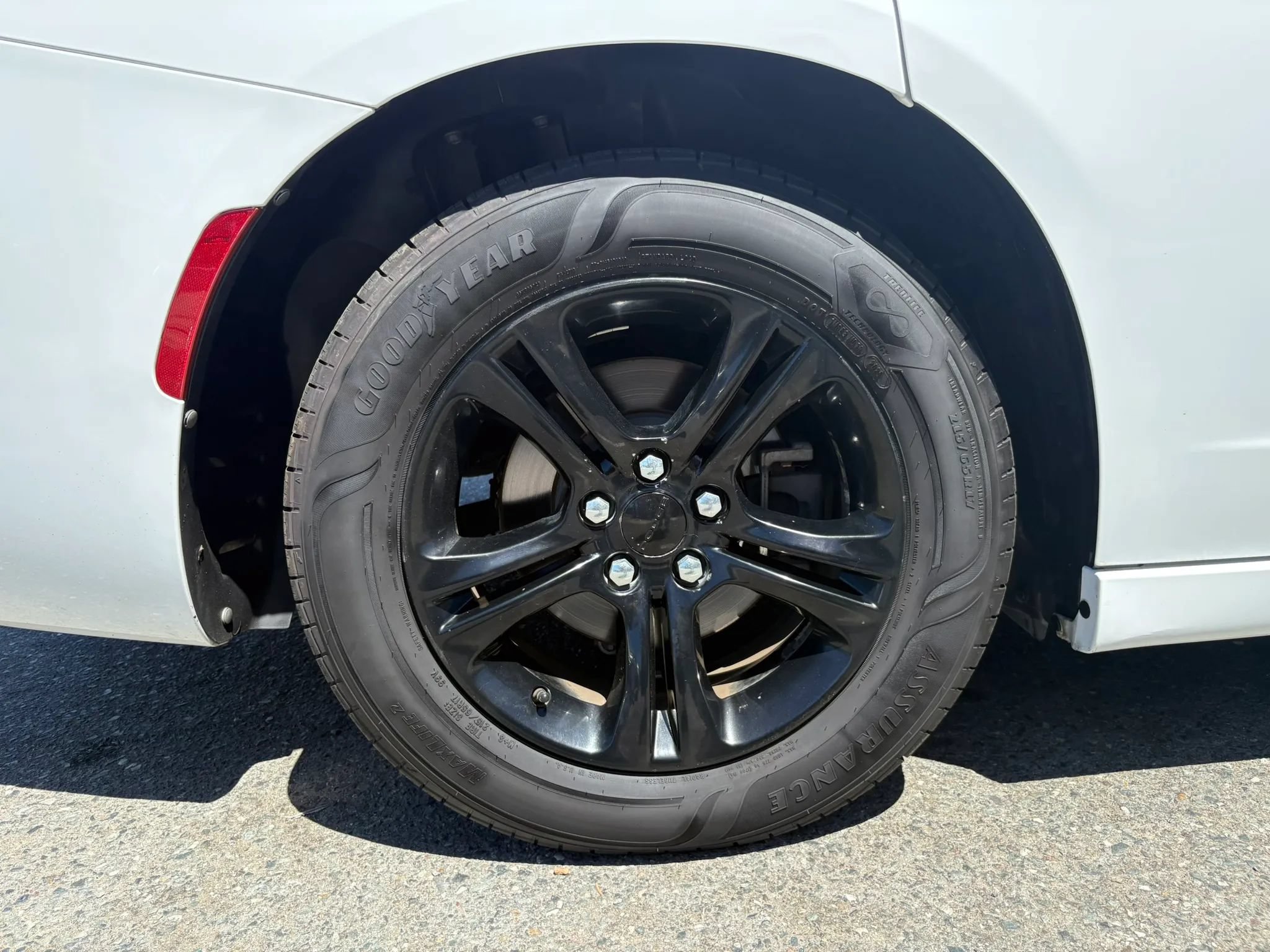 Used 2017 Dodge Charger SE RWD image 18