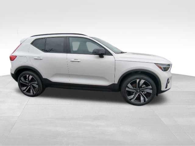 New 2025 Volvo XC40 B5 Ultra w/ Protection Package Premier AWD/4WD image 8
