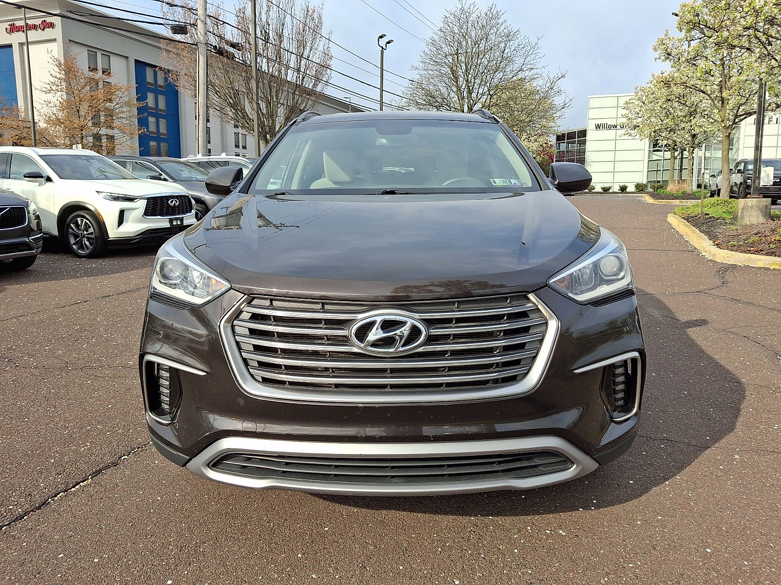 Used 2017 Hyundai Santa Fe SE FWD image 2