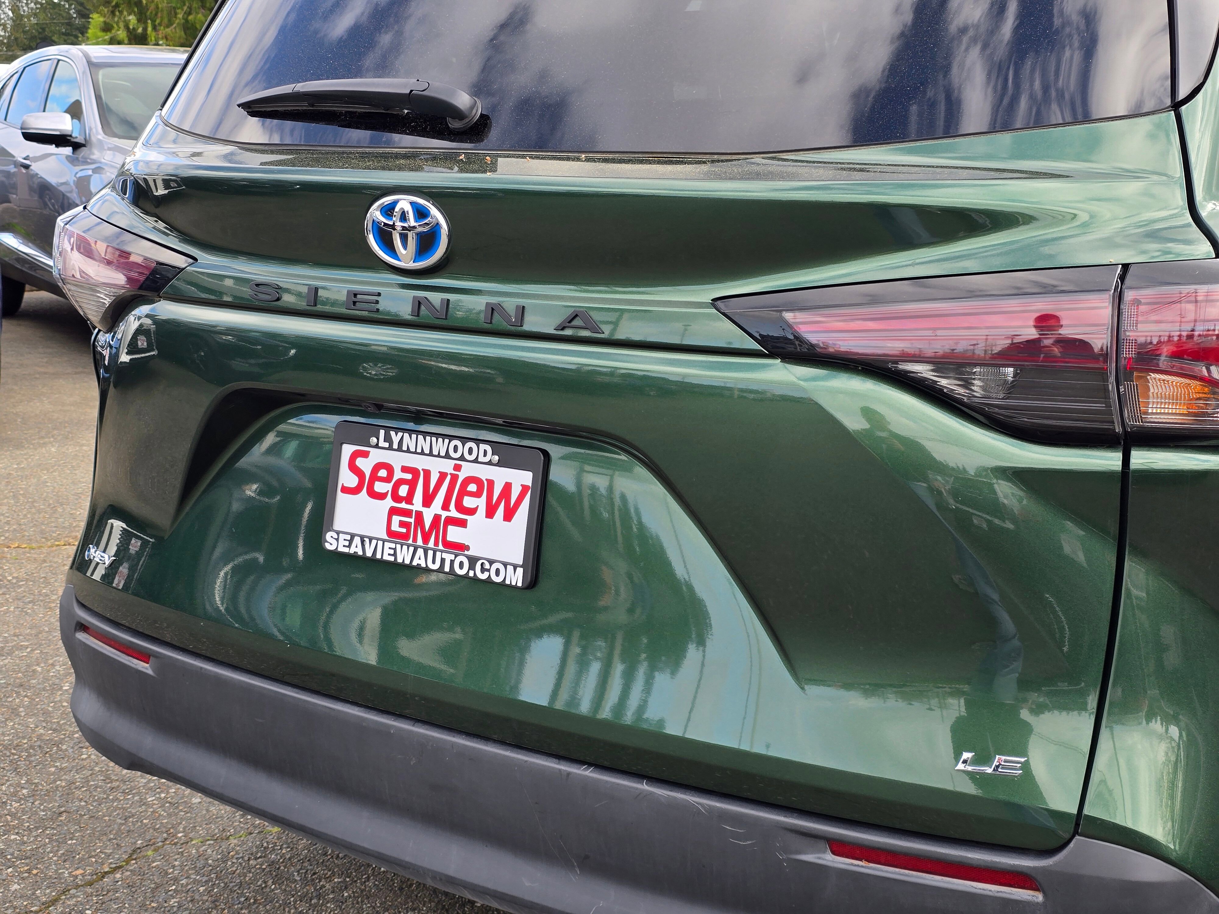Used 2025 Toyota Sienna LE FWD image 13