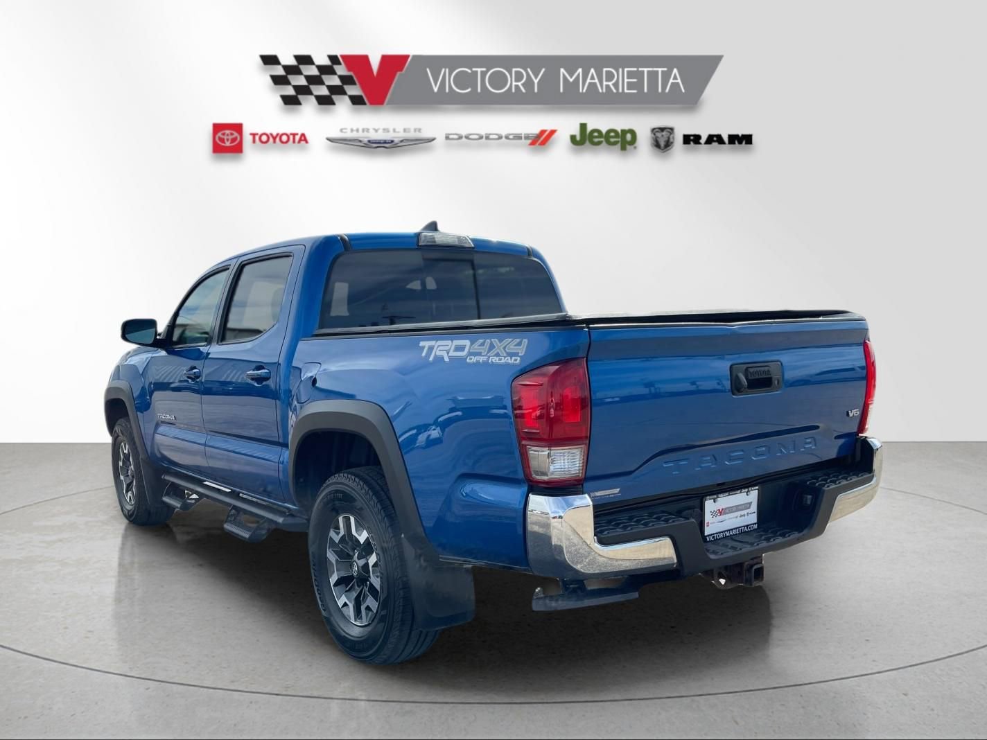 Used 2017 Toyota Tacoma TRD Off-Road w/ Tow Package AWD/4WD image 3