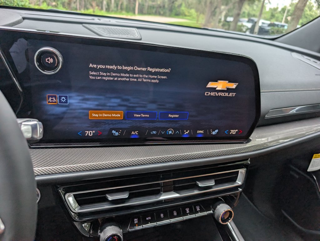 New 2027 Chevrolet Traverse Z71 w/ Enhanced Driving Package AWD/4WD image 25