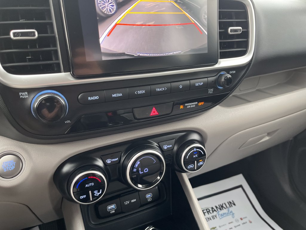 Used 2025 Hyundai Venue SEL FWD image 19