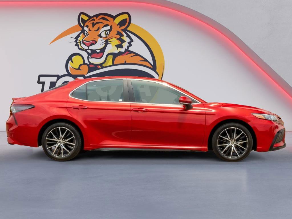 Used 2022 Toyota Camry SE w/ Convenience Package FWD image 4
