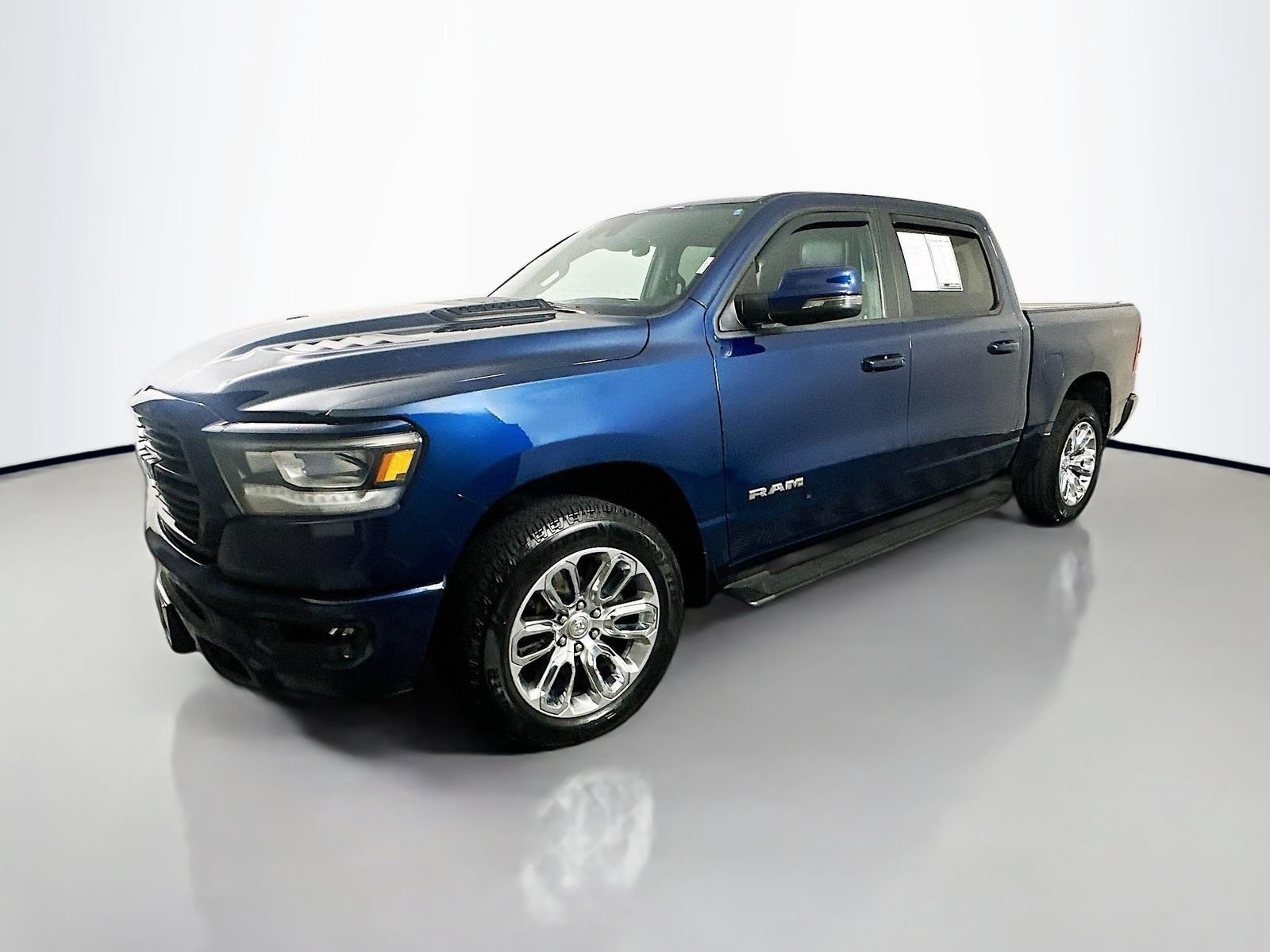 Used 2023 RAM 1500 Laramie AWD/4WD image 3