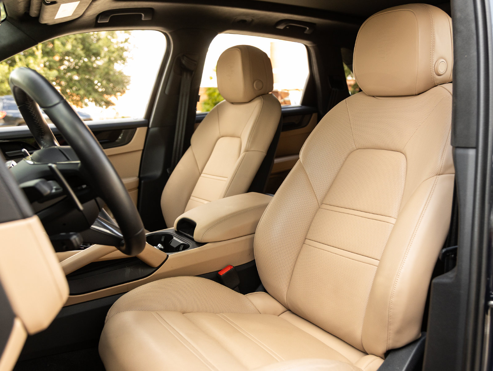 Certified 2025 Porsche Cayenne GTS AWD/4WD image 5