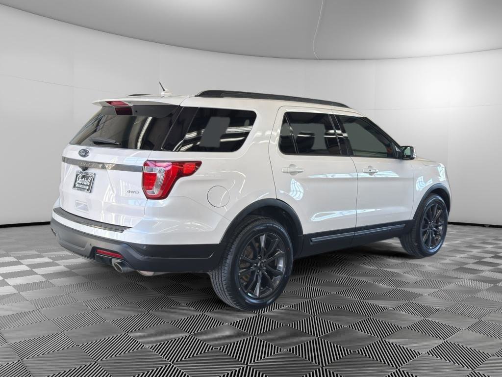 Used 2019 Ford Explorer XLT w/ Equipment Group 202A AWD/4WD image 5