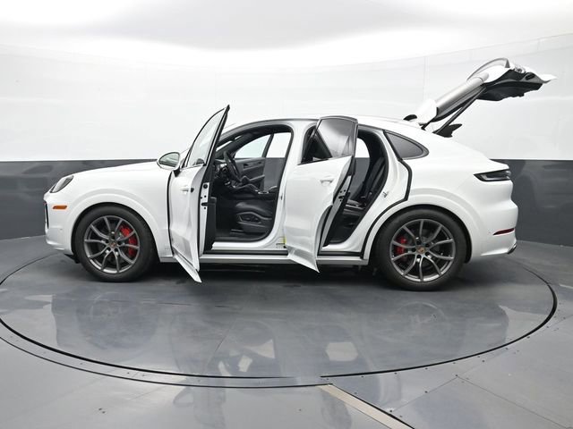 New 2025 Porsche Cayenne GTS AWD/4WD image 30