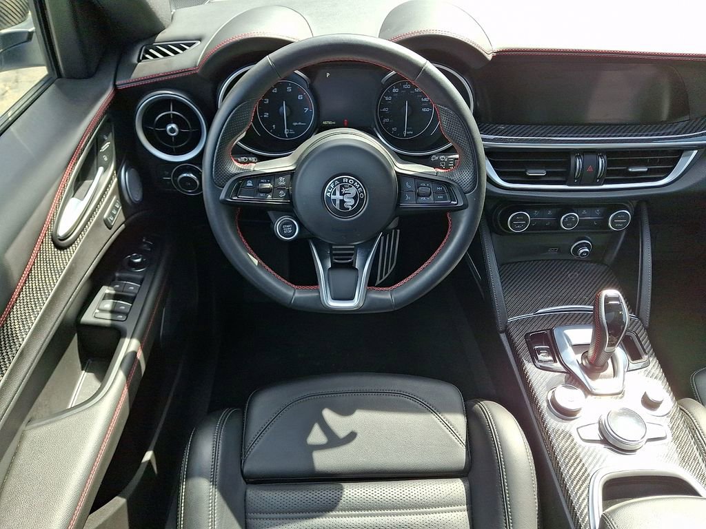 Used 2023 Alfa Romeo Stelvio Estrema image 11
