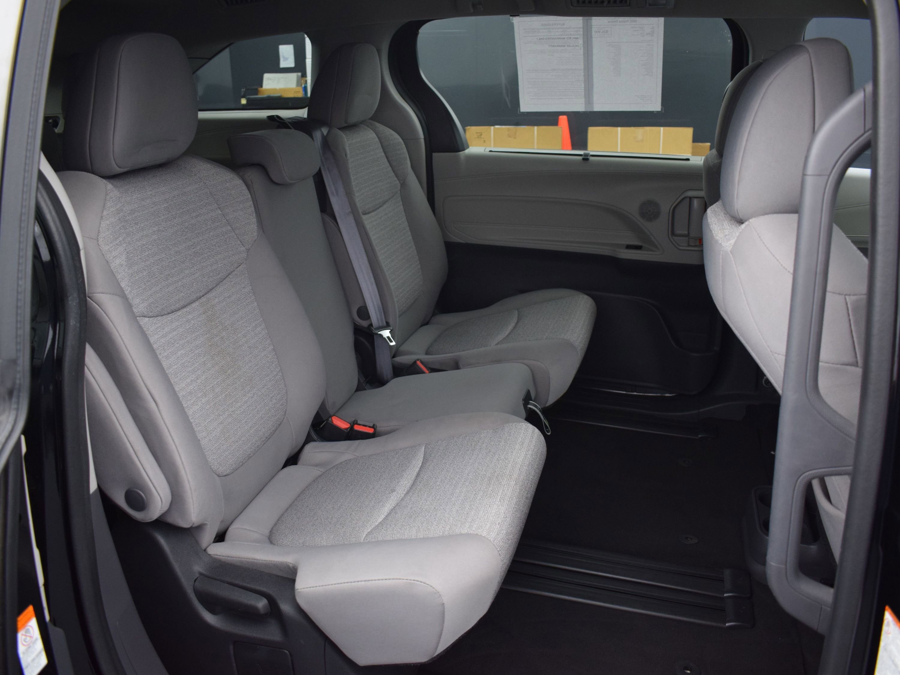 Used 2022 Toyota Sienna LE FWD image 11