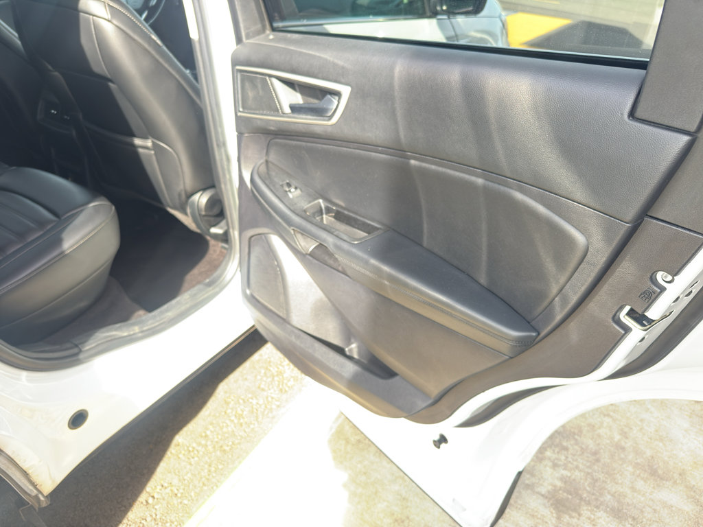 Used 2020 Ford Edge SEL image 17