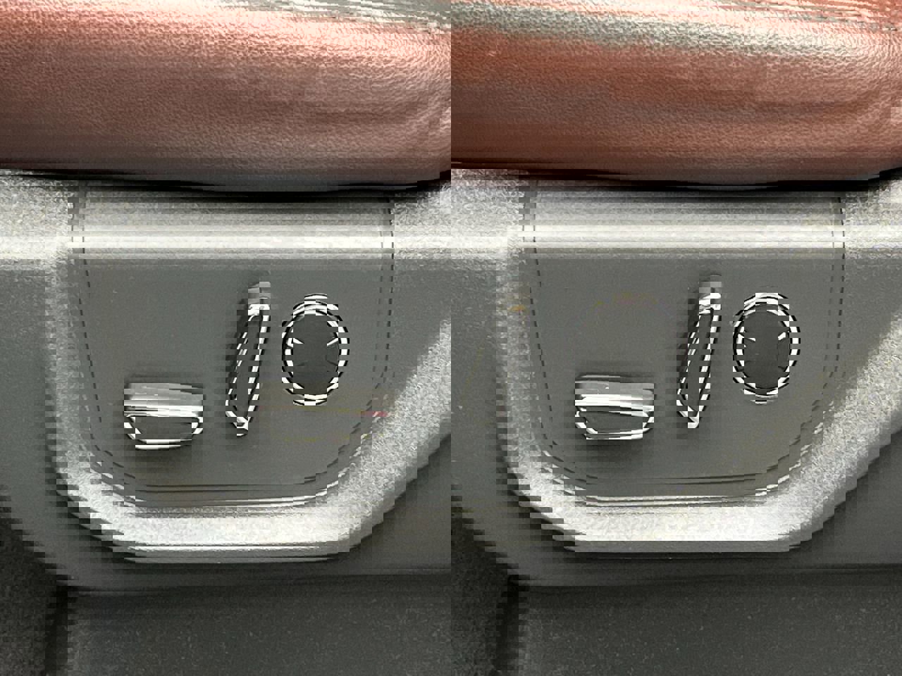 Certified 2024 Ford Expedition Limited image 13