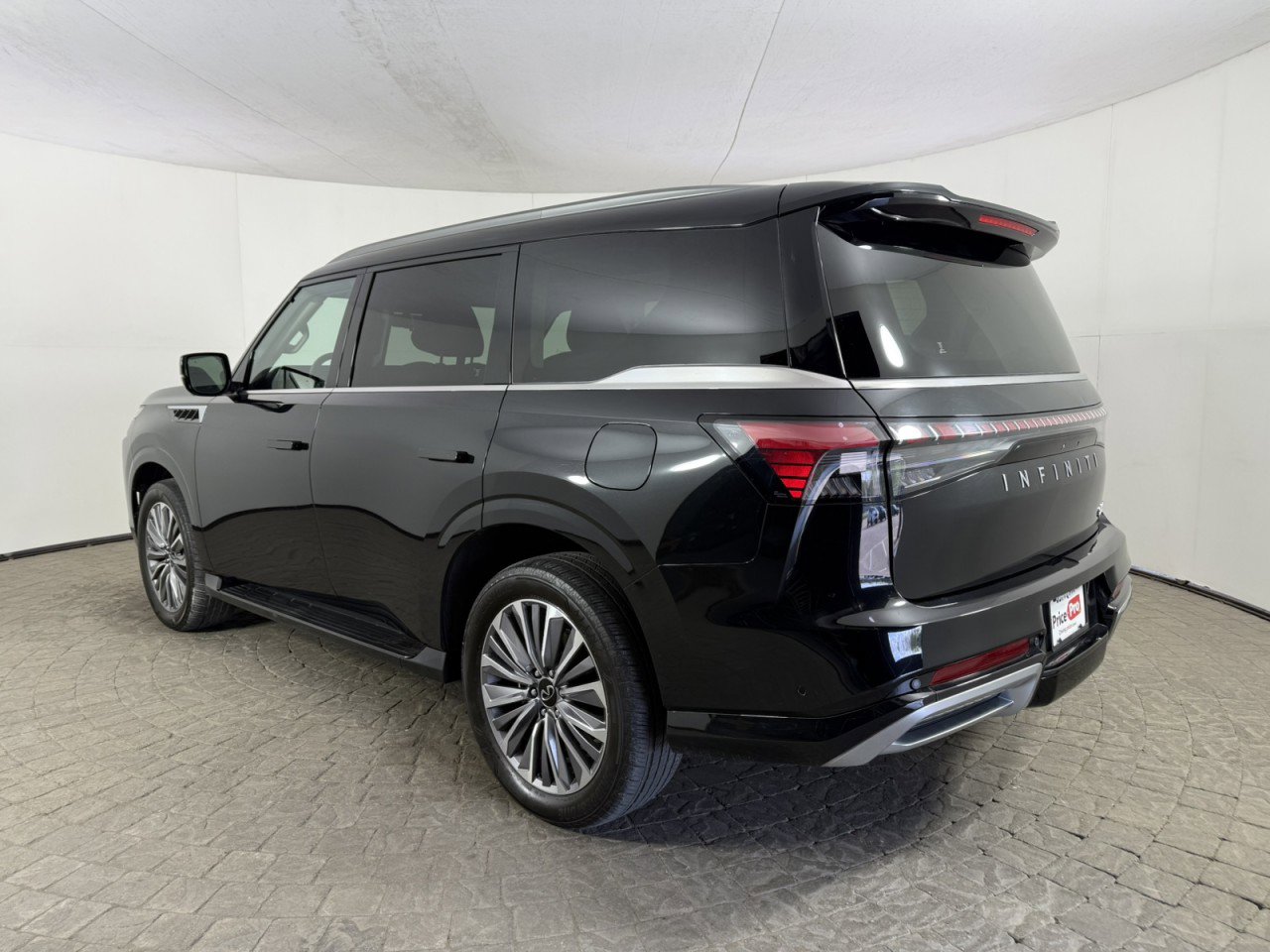Used 2025 INFINITI QX80 Sensory AWD/4WD image 5