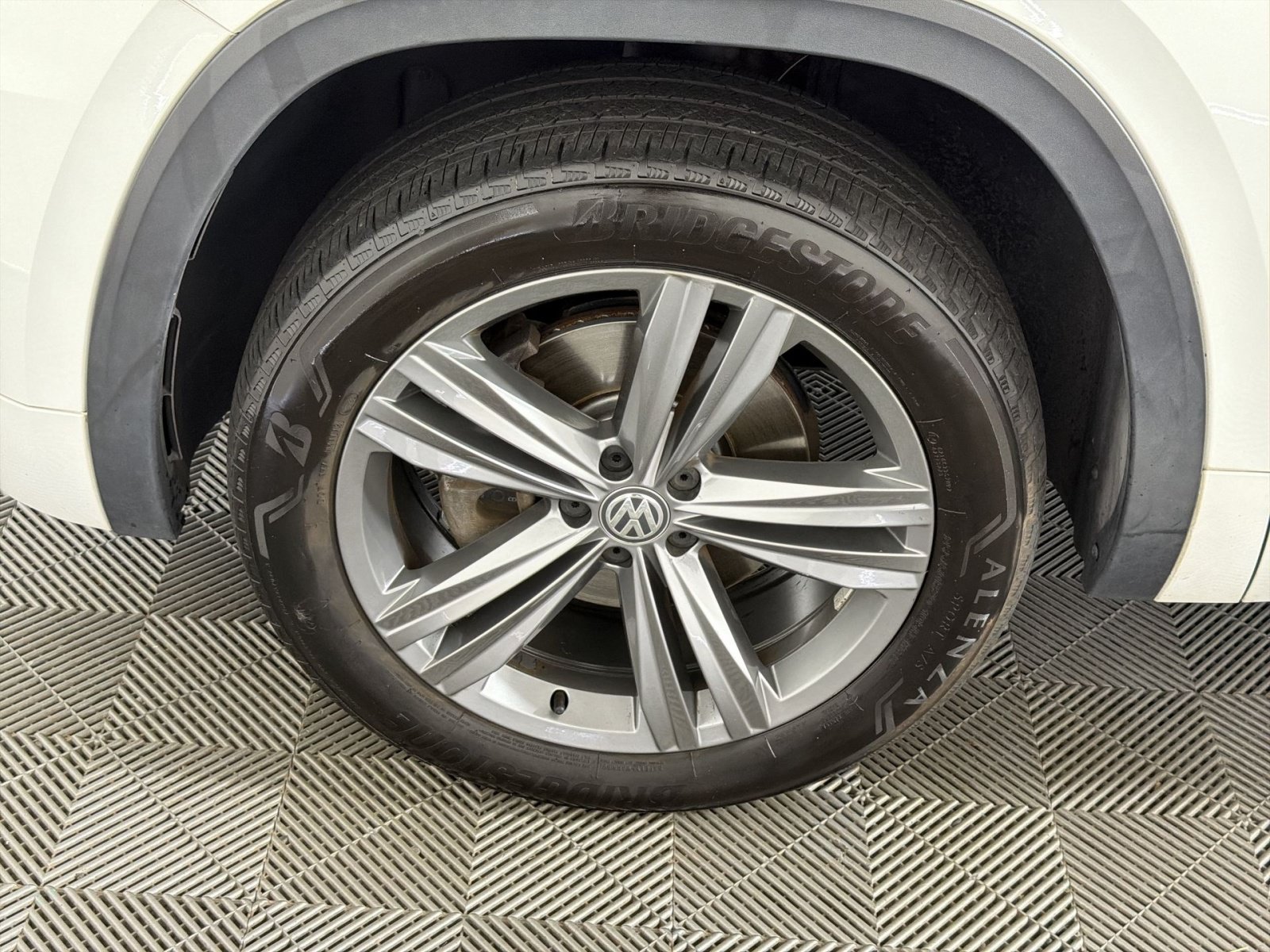 Used 2019 Volkswagen Atlas SEL R-Line AWD/4WD image 12