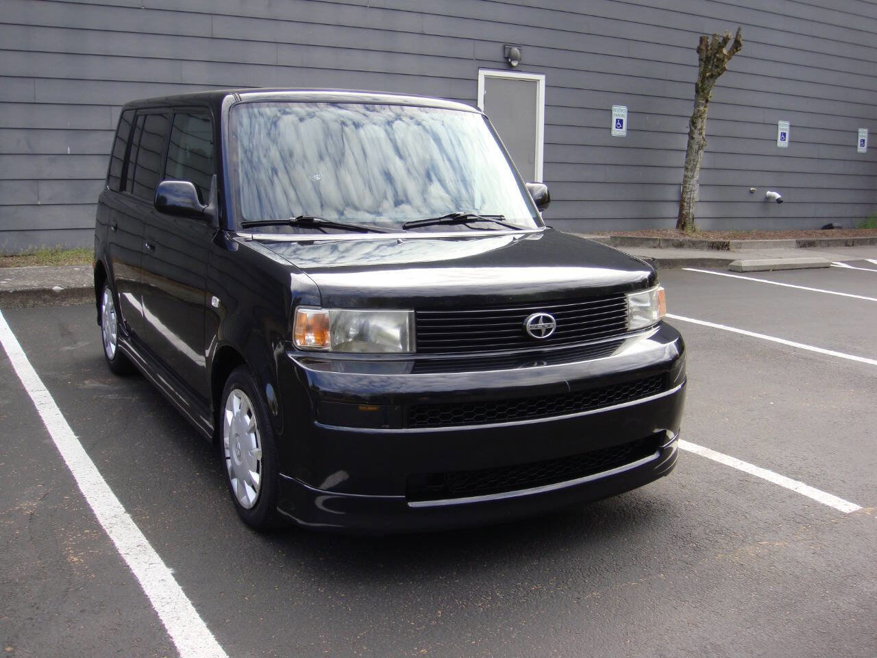 Used 2006 Scion xB FWD image 3