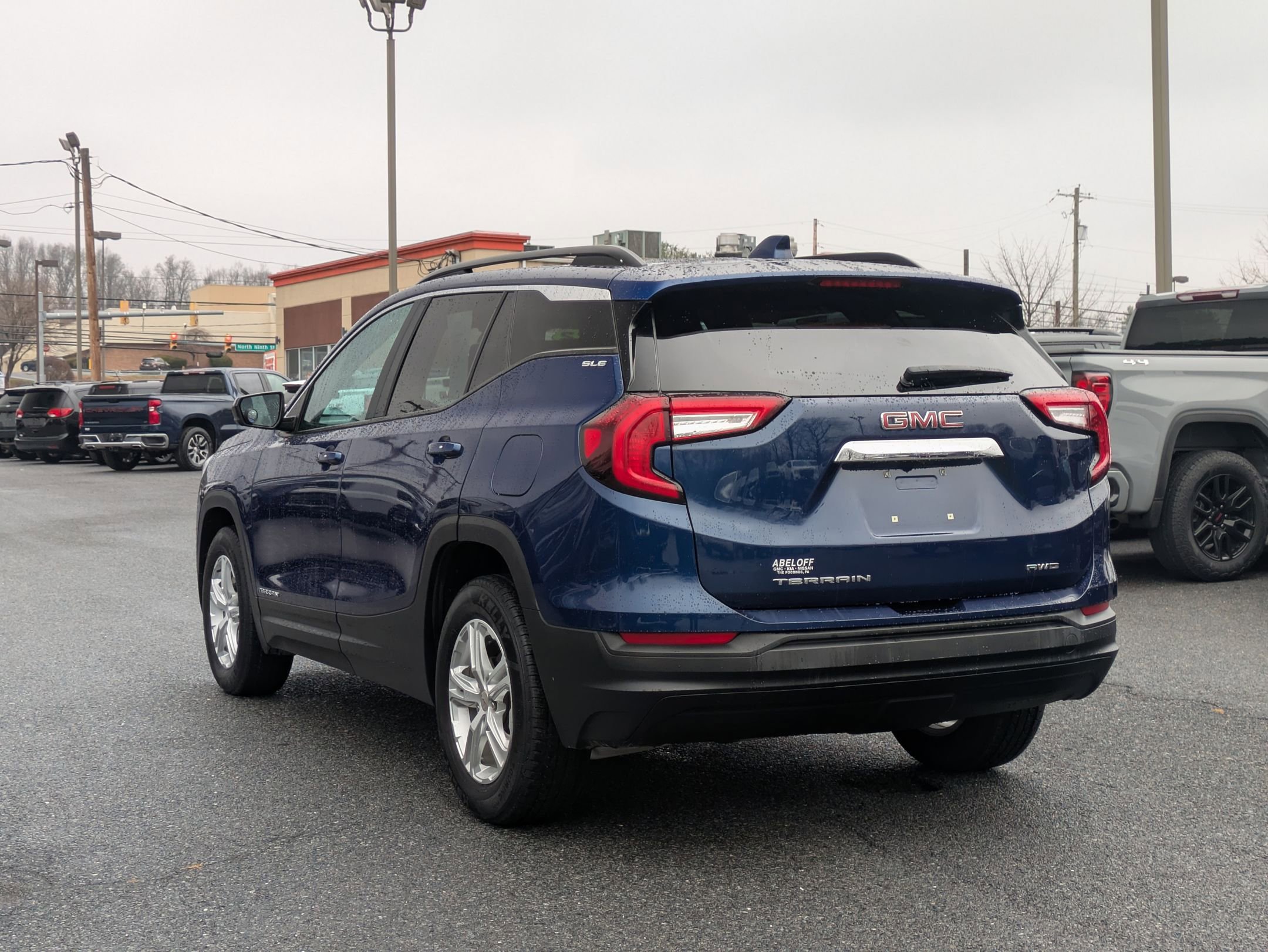 Used 2022 GMC Terrain SLE w/ Driver Convenience Package image 6