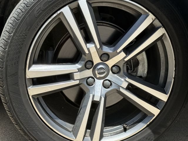 Used 2021 Volvo XC60 T5 Momentum w/ Advanced Package AWD/4WD image 10