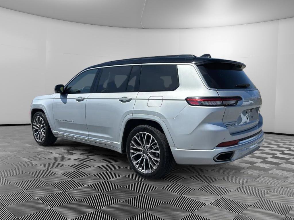 Used 2024 Jeep Grand Cherokee L Summit AWD/4WD image 3