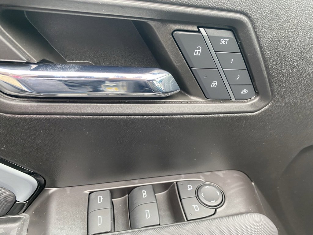 Used 2024 Chevrolet Colorado Z71 w/ Z71 Convenience Package 2 image 11