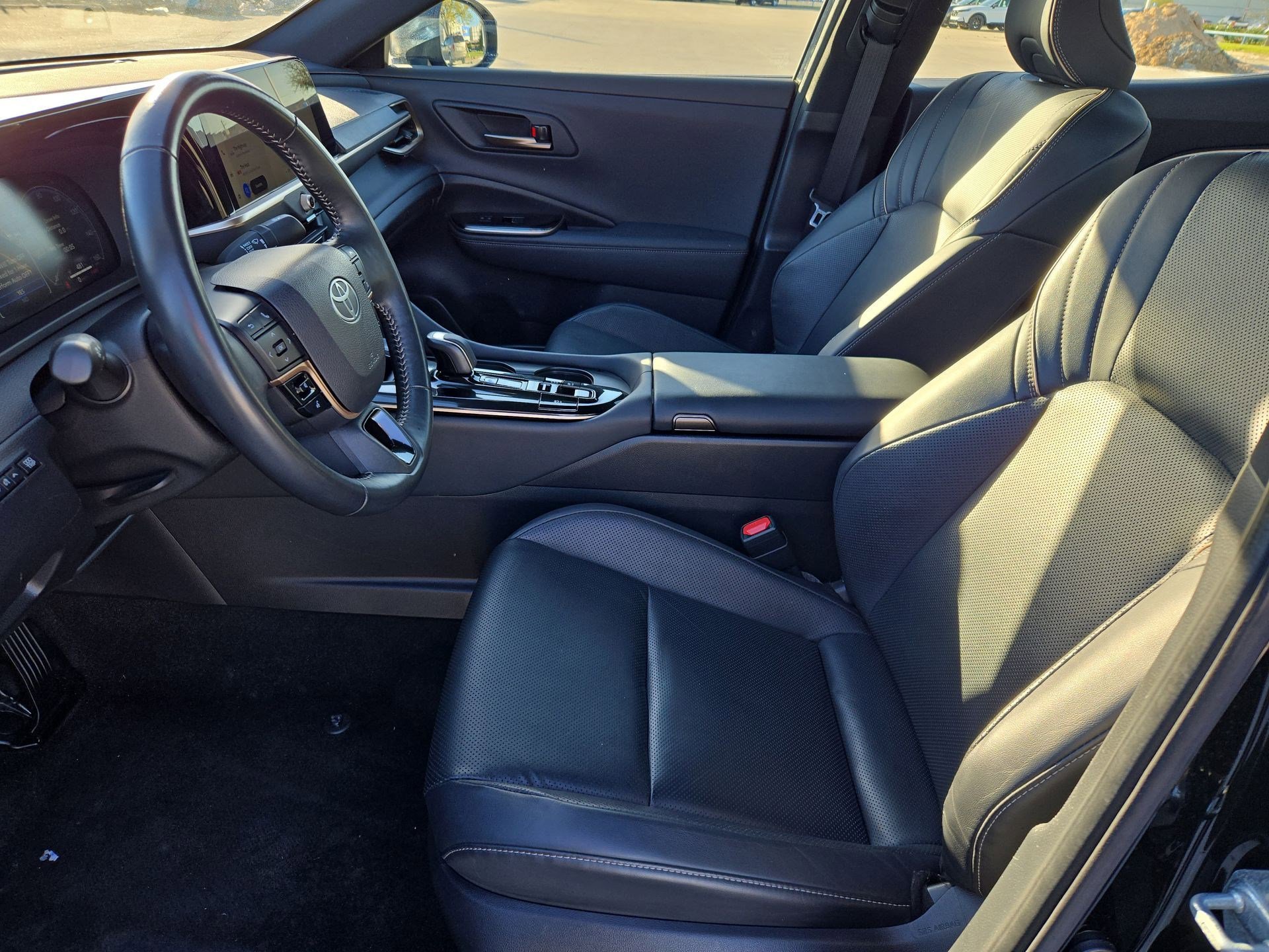 Used 2025 Toyota Crown XLE AWD/4WD image 16