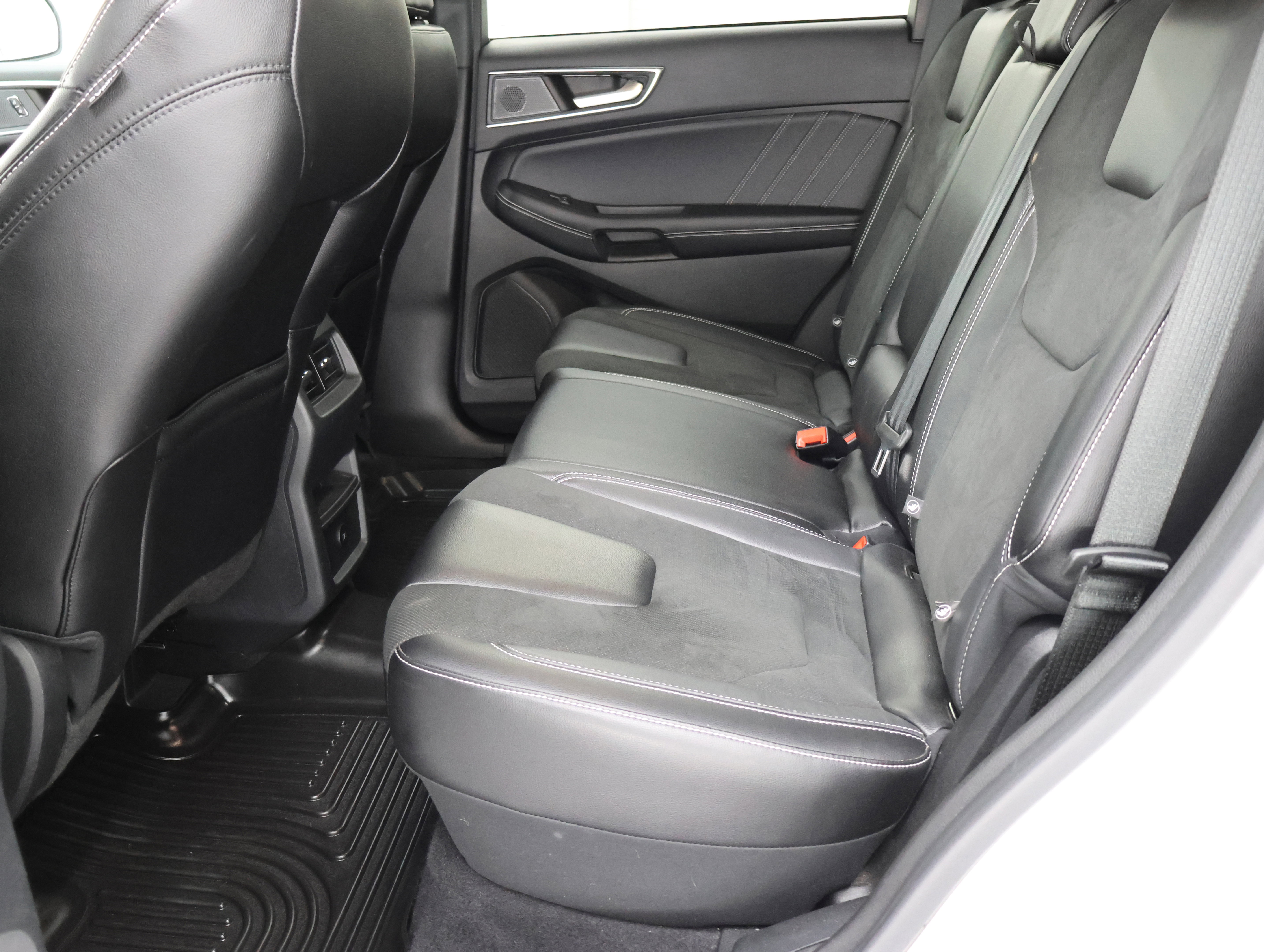 Used 2023 Ford Edge ST image 9