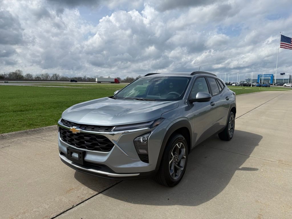 Used 2025 Chevrolet Trax LT image 9