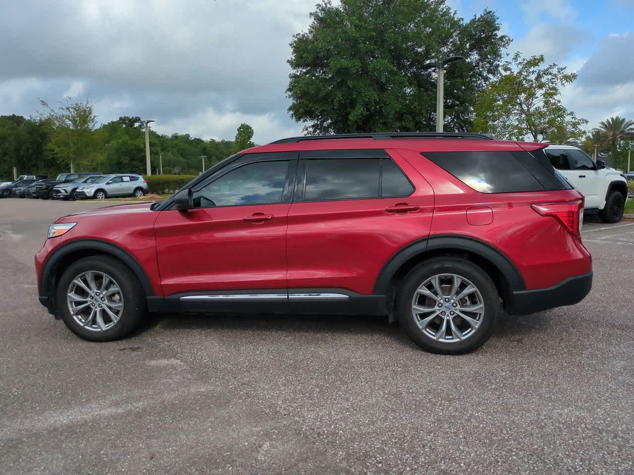 Used 2023 Ford Explorer XLT w/ Equipment Group 202A RWD image 3