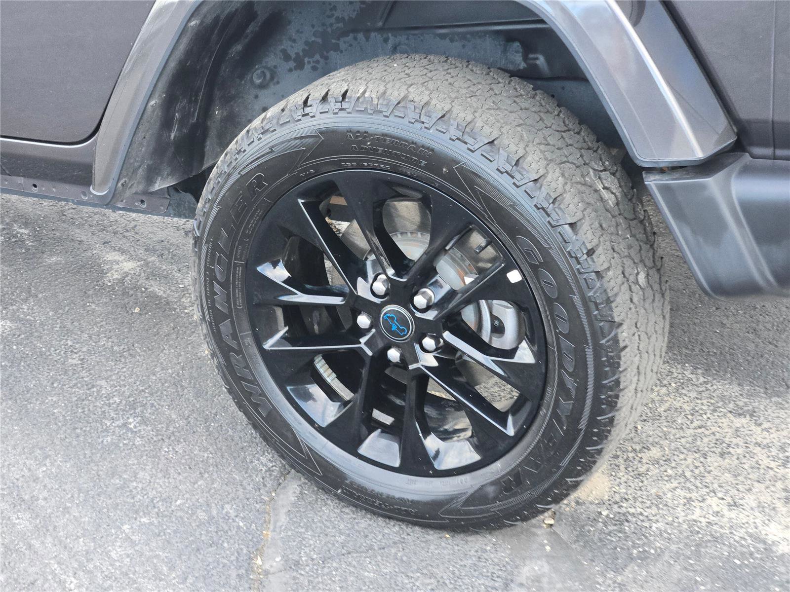 Used 2024 Jeep Wrangler Sahara image 18