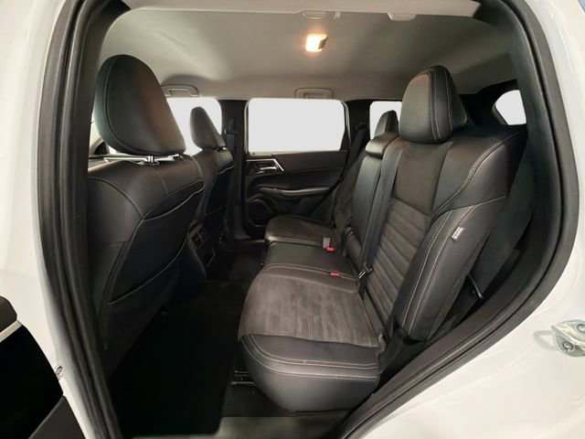 Used 2023 Mitsubishi Outlander SE image 22