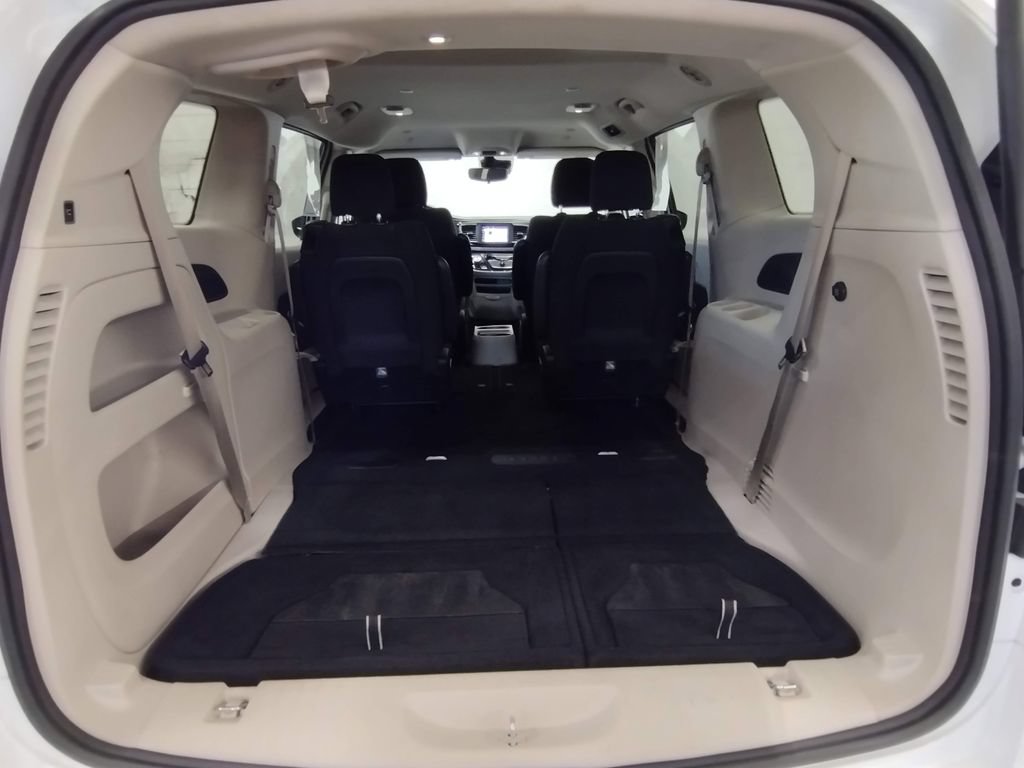 Used 2023 Chrysler Voyager LX FWD image 17