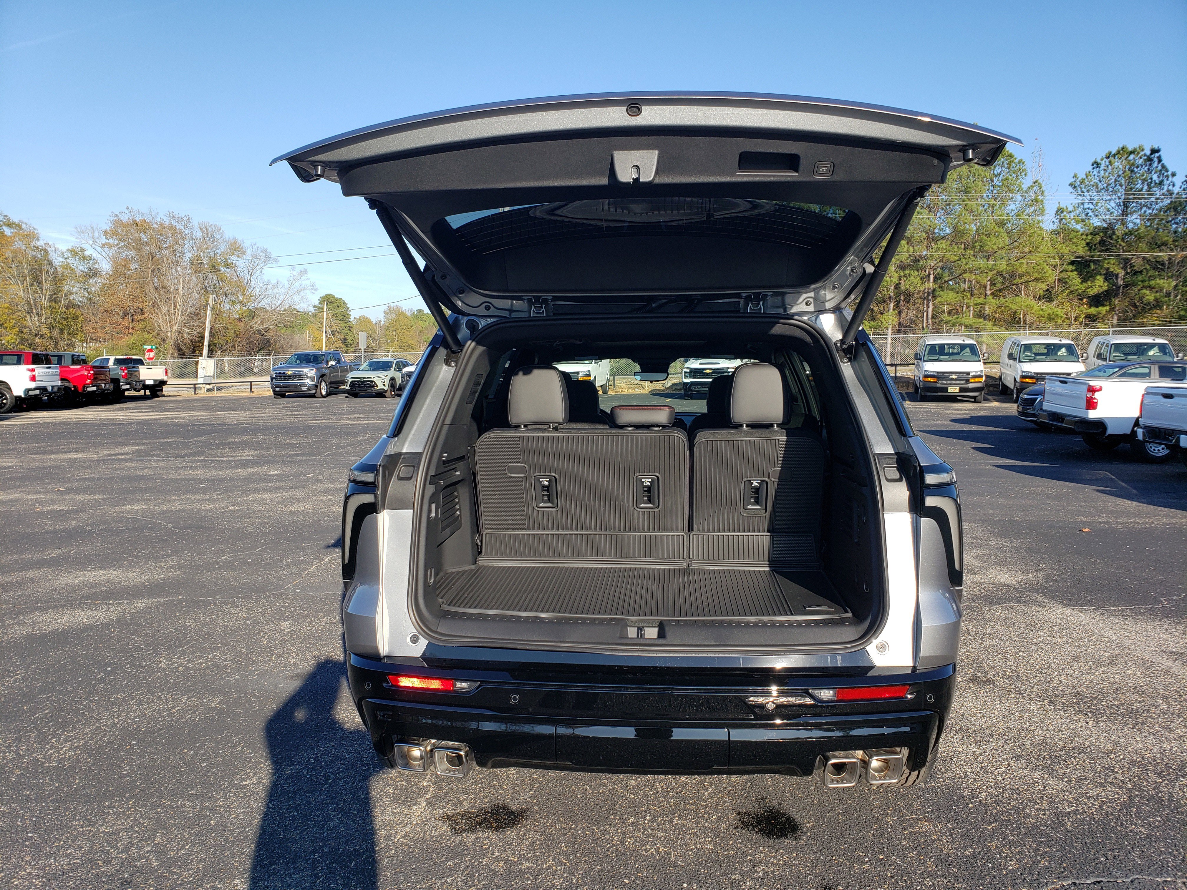 New 2026 Chevrolet Traverse RS w/ LPO, Floor Liner Package image 9