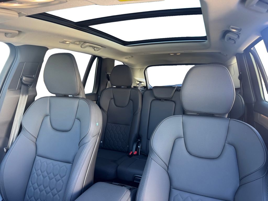 Certified 2025 Volvo XC90 B6 Plus image 22