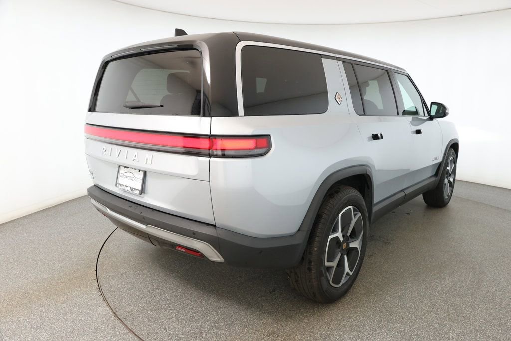 Used 2023 Rivian R1S Adventure image 4