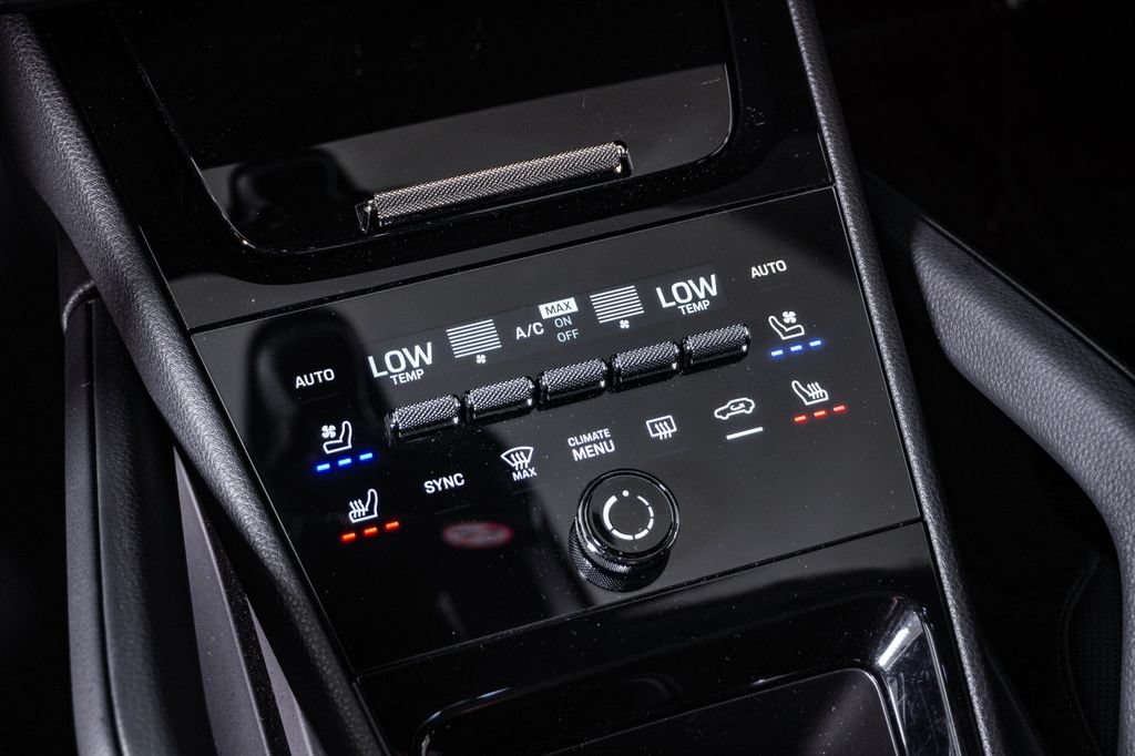Certified 2026 Porsche Cayenne Coupe AWD/4WD image 24