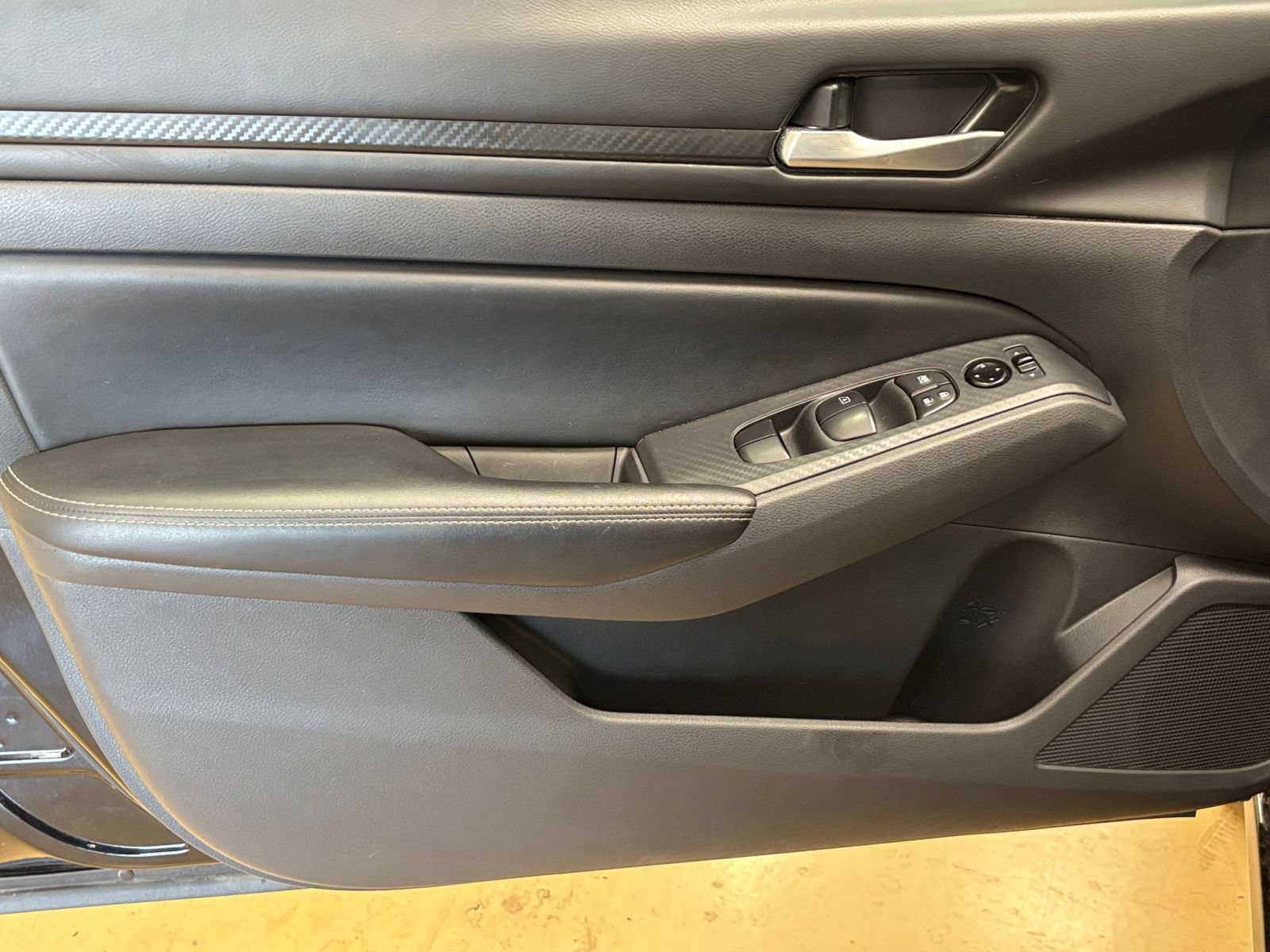 Used 2025 Nissan Altima 2.5 SV FWD image 18