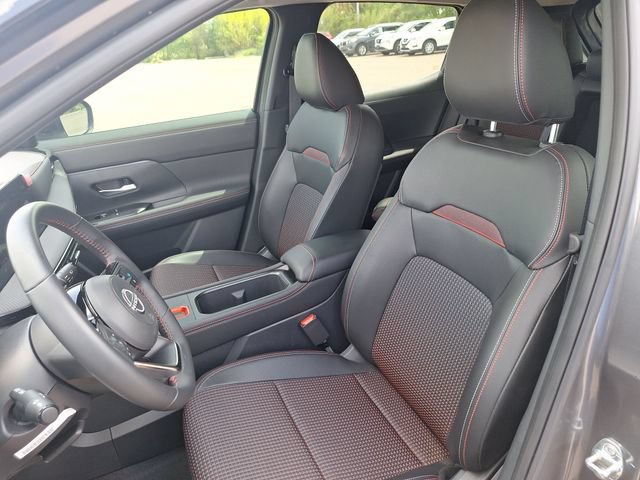 Certified 2025 Nissan Kicks SR FWD image 10