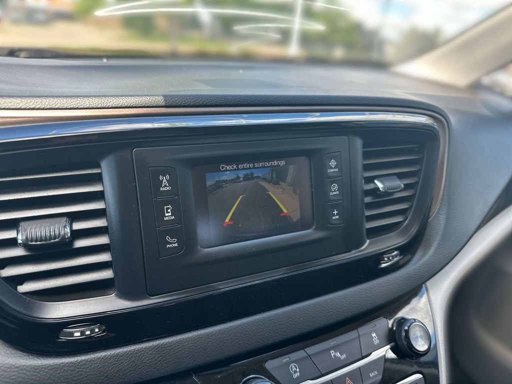Used 2017 Chrysler Pacifica Touring-L FWD image 22