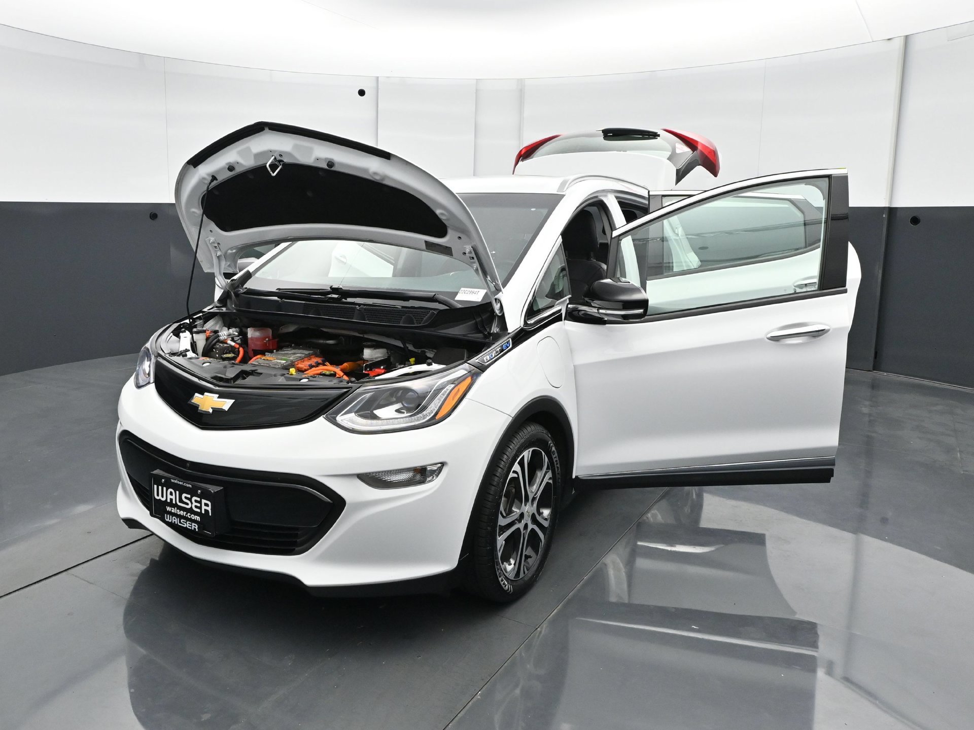 Used 2019 Chevrolet Bolt Premier w/ Infotainment Package FWD image 26