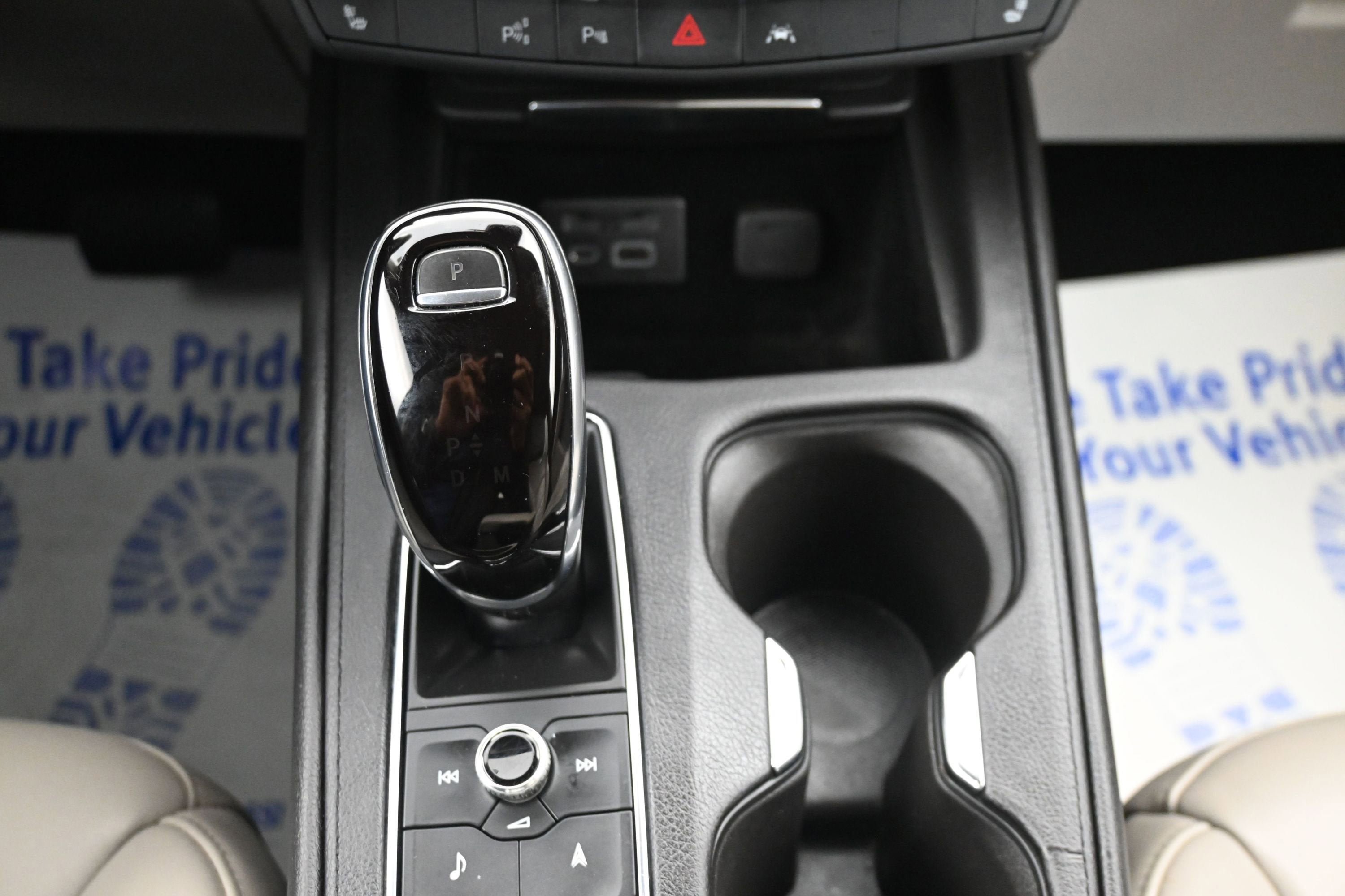 Used 2022 Cadillac XT4 Premium Luxury w/ Enhanced Visibility Package AWD/4WD image 19