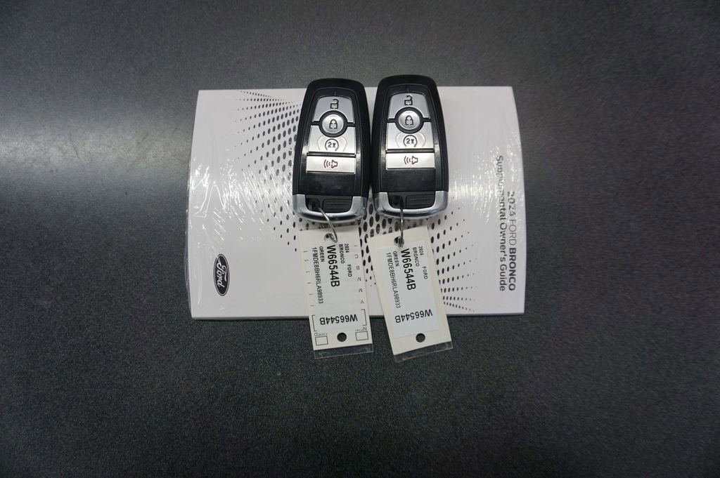 Used 2024 Ford Bronco Outer Banks image 16