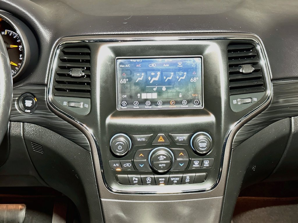 Used 2019 Jeep Grand Cherokee Laredo AWD/4WD image 15