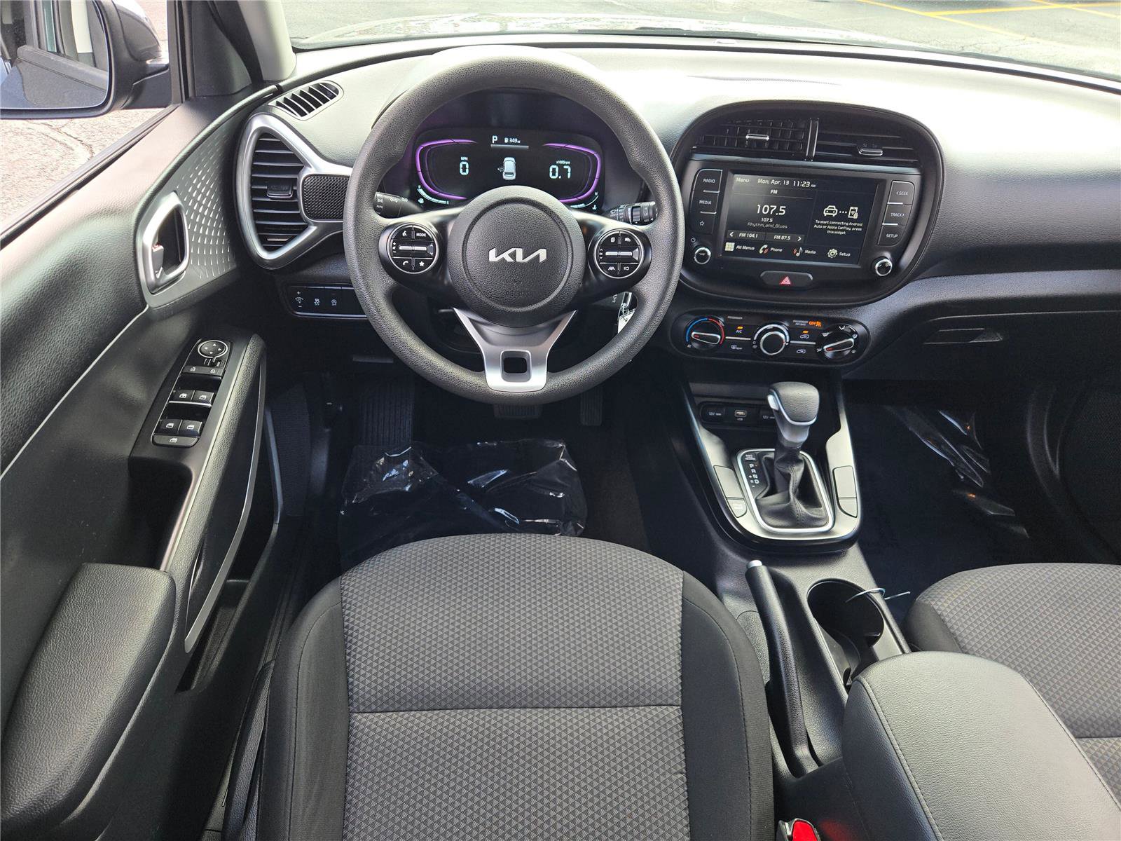 Used 2025 Kia Soul LX w/ LX Technology Package image 21