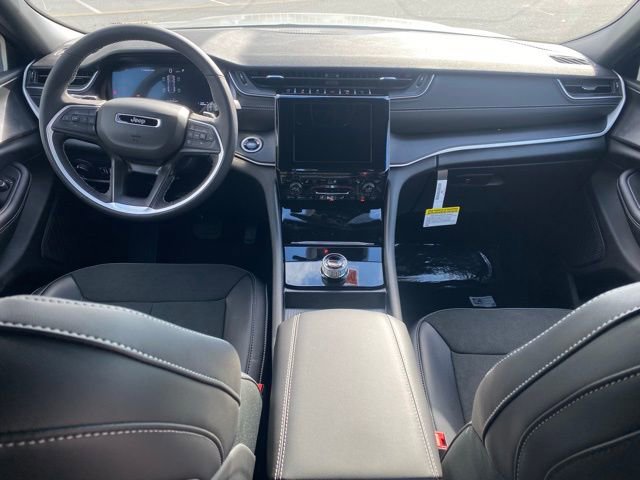 New 2025 Jeep Grand Cherokee Altitude image 33