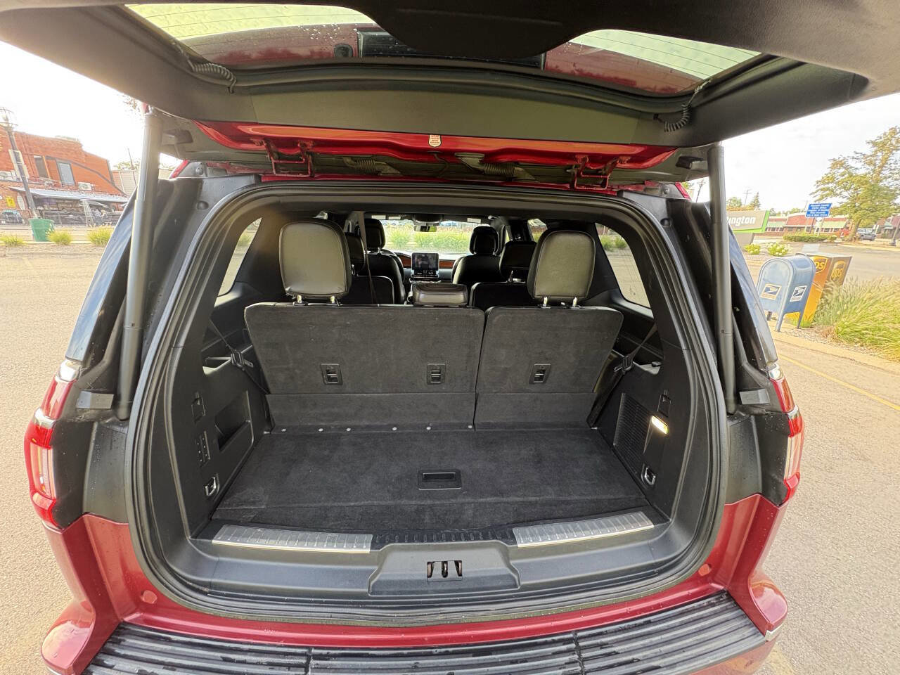 Used 2018 Lincoln Navigator Premiere image 26
